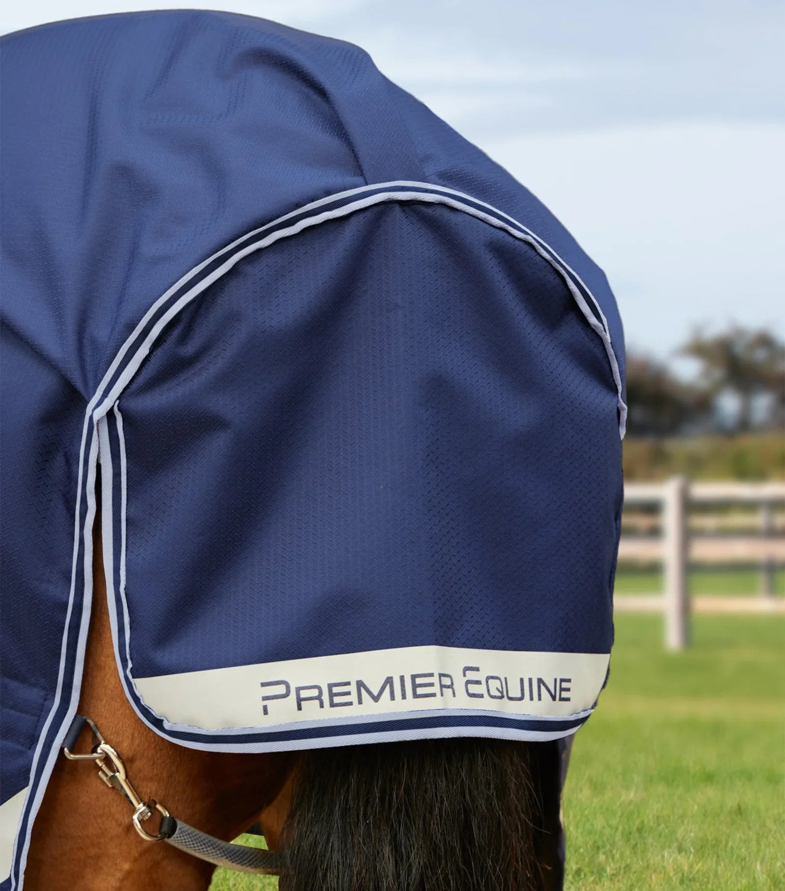 Premier Equine Stratus 600D Series 200g Turnout Rug with Classic Neck Cover Navy 5'3"